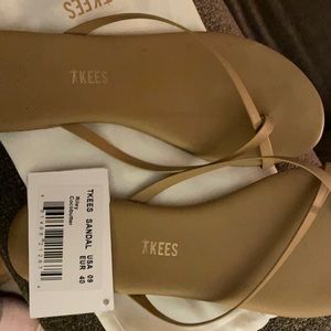 Adorable flip flops!!